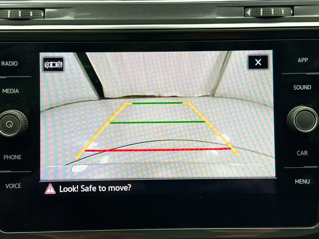 Used 2022 Volkswagen Tiguan SE FWD image 14