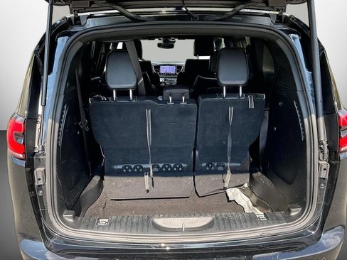 Used 2025 Chrysler Pacifica Limited FWD image 27