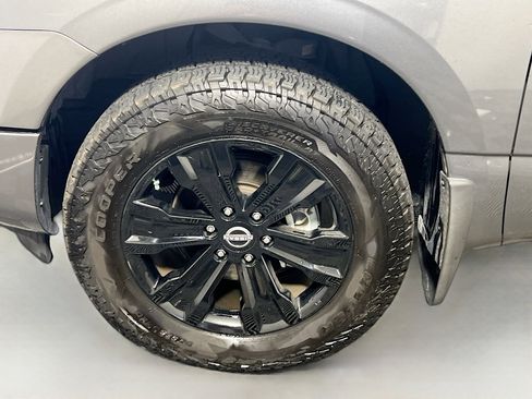 Used 2023 Nissan Titan SV w/ SV Convenience Package RWD image 13