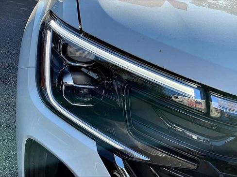 New 2026 Volkswagen Atlas Cross Sport SE FWD image 13