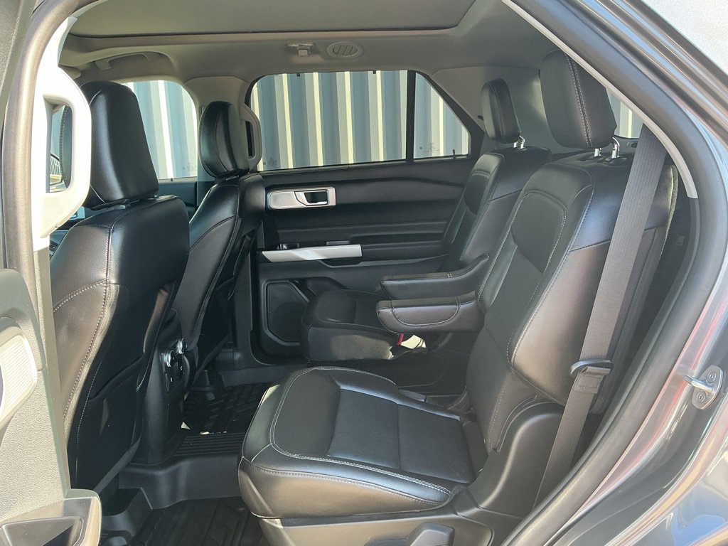Used 2023 Ford Explorer Limited w/ Limited Technology Package AWD/4WD image 18