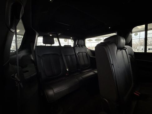 Used 2022 Jeep Wagoneer Series III w/ Premium Group I AWD/4WD image 37