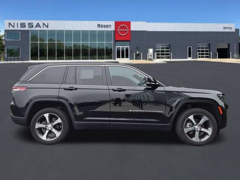Used 2024 Jeep Grand Cherokee Limited w/ Luxury Tech Group II AWD/4WD image 2