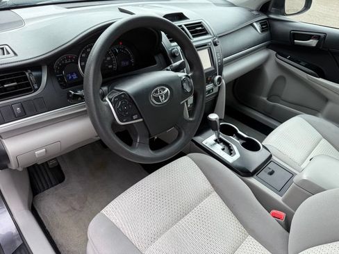 Used 2014 Toyota Camry LE FWD image 12