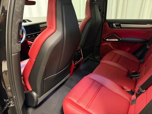 Certified 2023 Porsche Cayenne Turbo image 28