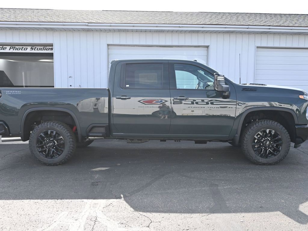Used 2025 Chevrolet Silverado 3500 LTZ w/ LTZ Plus Package AWD/4WD image 6