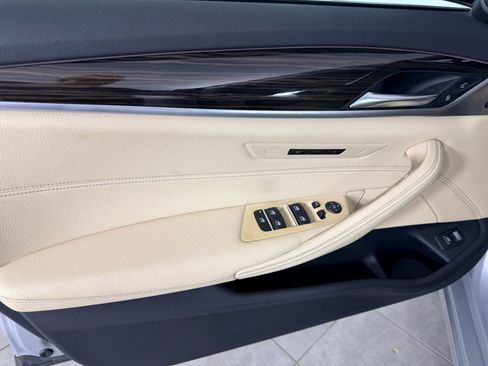Used 2019 BMW 530i w/ Convenience Package RWD image 12