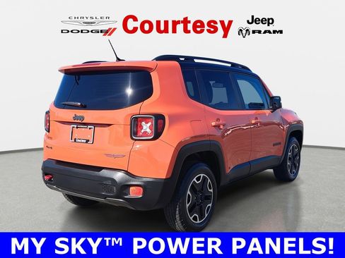 Used 2017 Jeep Renegade Trailhawk w/ Premium Trailhawk Package image 4
