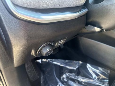 Used 2024 Jeep Compass Latitude image 22