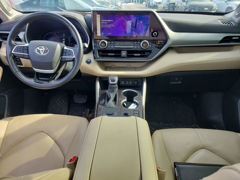 Used 2023 Toyota Highlander L image 9