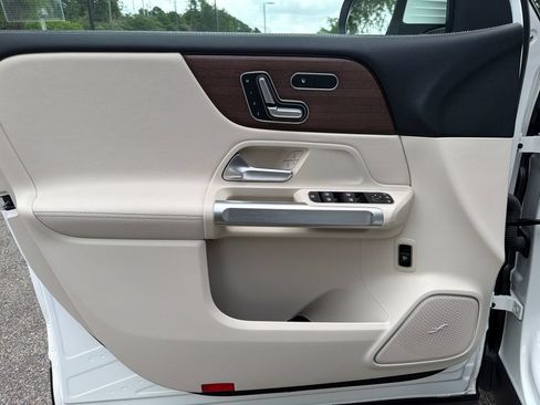 Used 2022 Mercedes-Benz GLB 250 w/ Premium Package image 29
