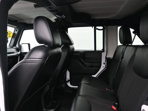 Used 2017 Jeep Wrangler Unlimited Sahara image 29
