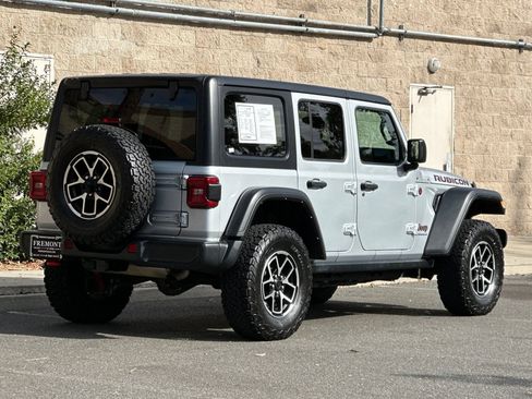 Used 2024 Jeep Wrangler Unlimited Rubicon AWD/4WD image 3