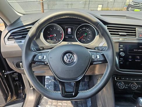 Used 2021 Volkswagen Tiguan SE w/ Panoramic Sunroof Package AWD/4WD image 24