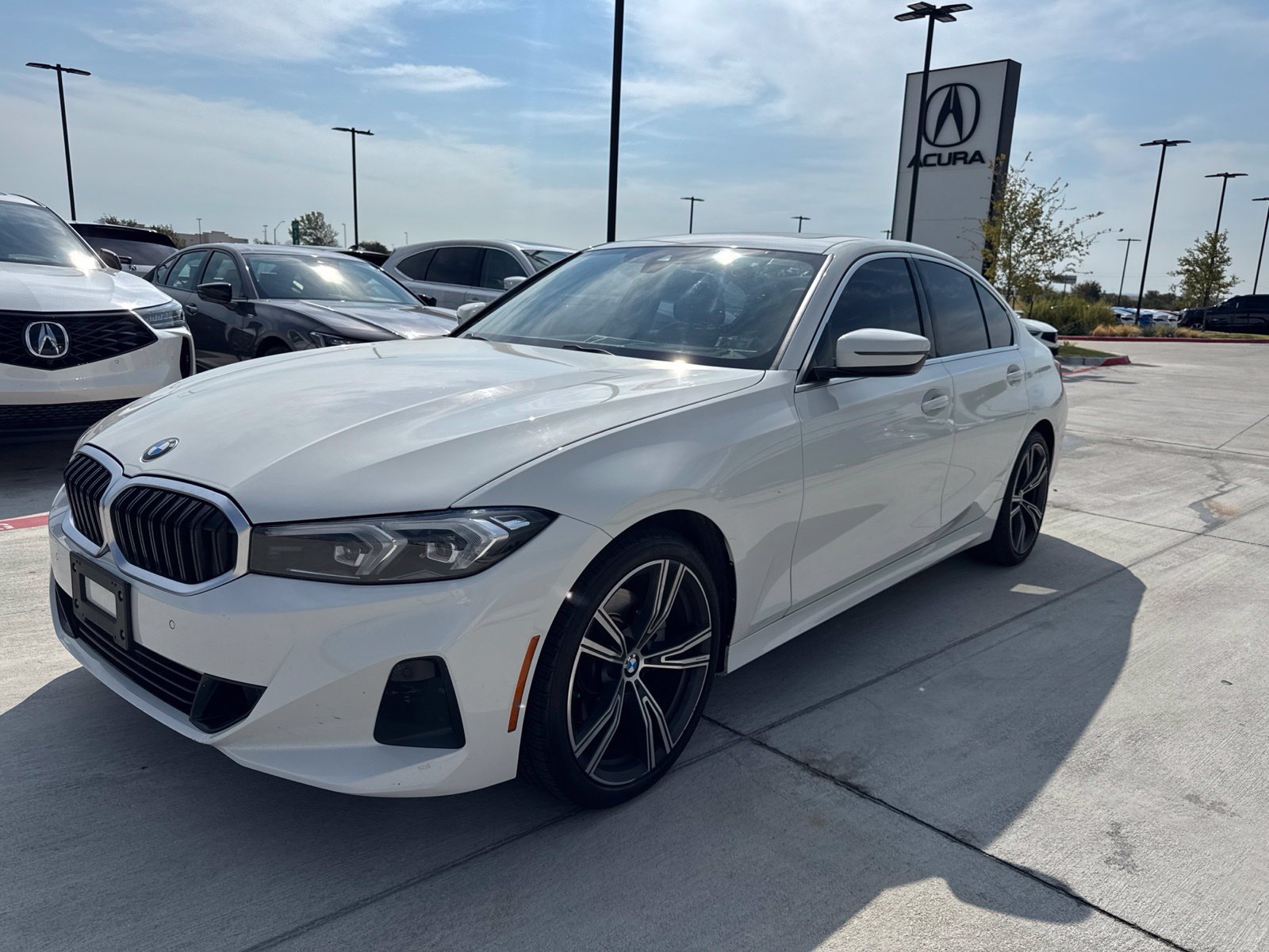 Used 2024 BMW 330i Sedan w/ Premium Package RWD image 4