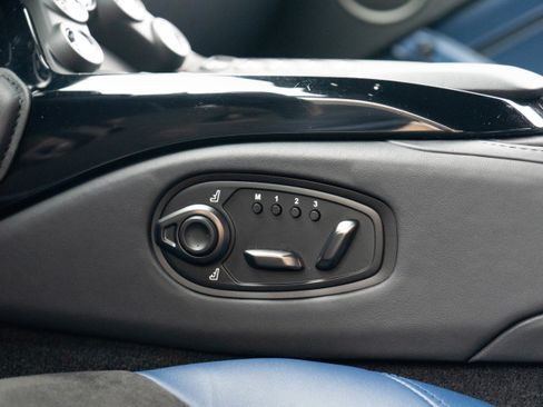 Used 2022 Aston Martin V8 Vantage Coupe image 24