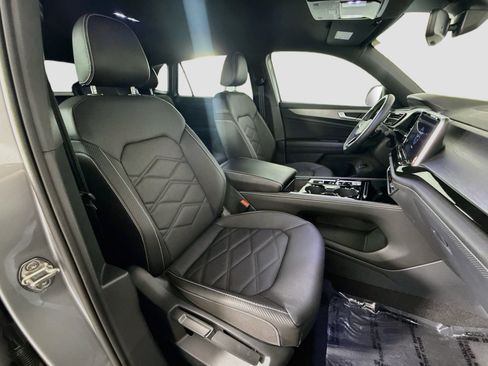 Used 2026 Volkswagen Atlas Cross Sport SE FWD image 29