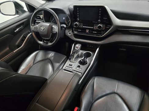 Used 2021 Toyota Highlander XLE image 21