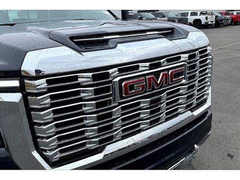 Used 2025 GMC Sierra 3500 Denali w/ Denali Reserve Package image 34