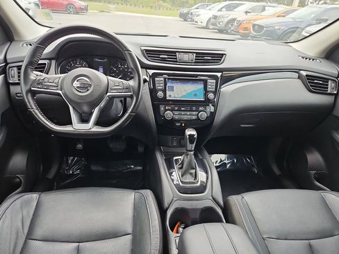 Used 2017 Nissan Rogue Sport SL image 9