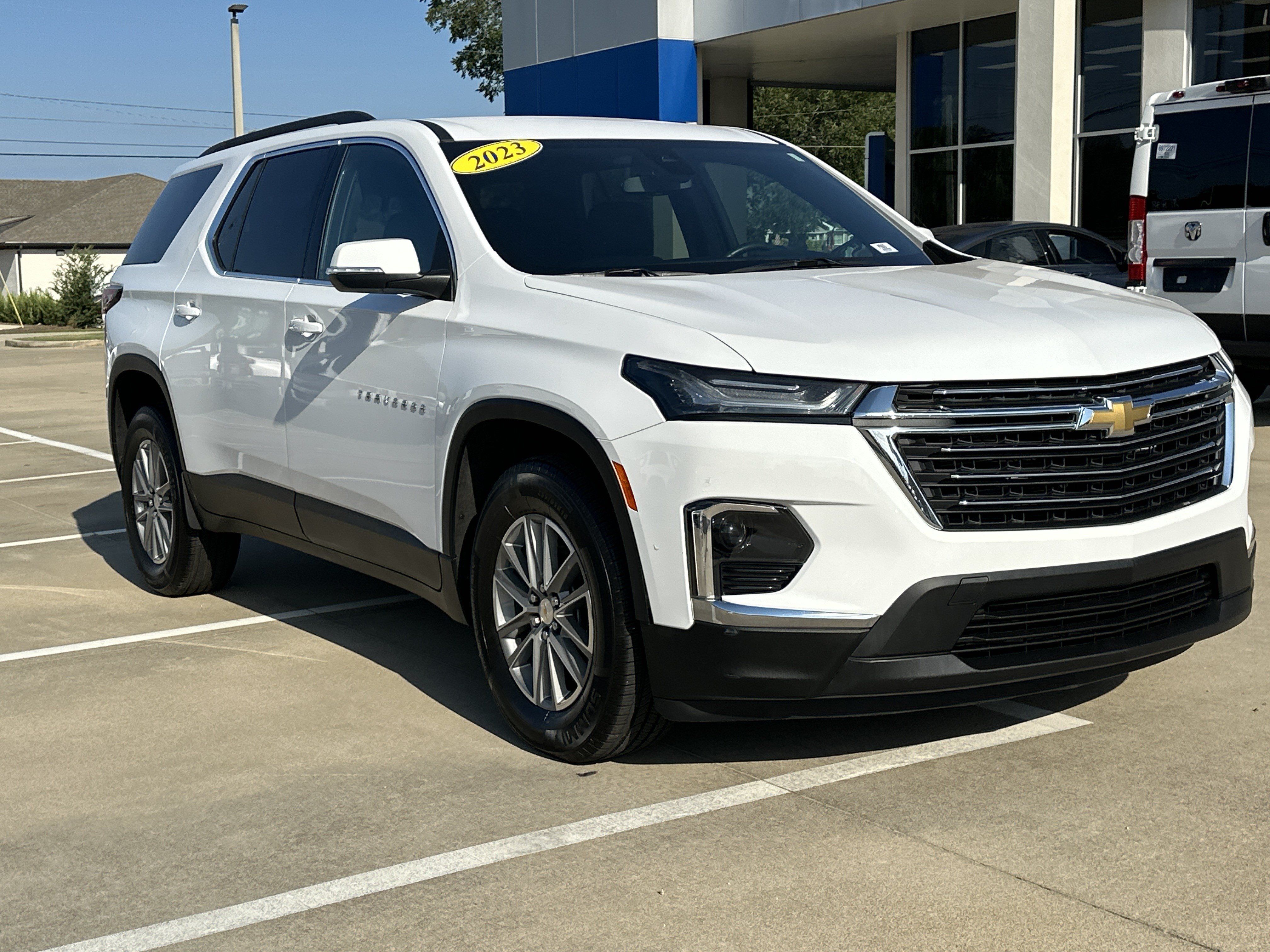 Certified 2023 Chevrolet Traverse LT FWD image 3