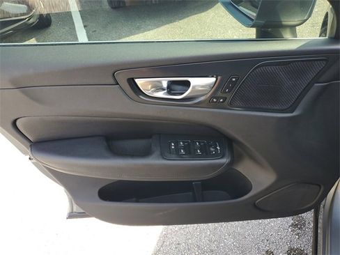 Used 2020 Volvo XC60 T5 Momentum image 20