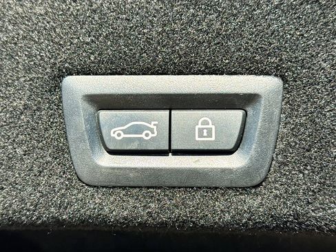 Used 2018 BMW M760i xDrive image 13