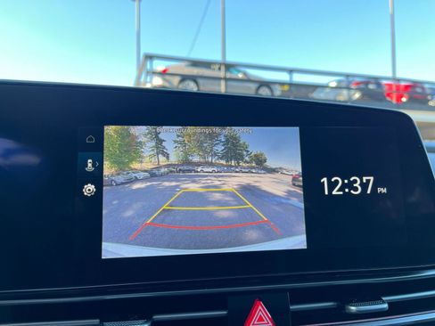 Used 2025 Hyundai Elantra SEL image 17