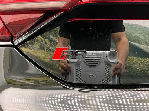 Used 2022 Audi RS e-tron GT image 32