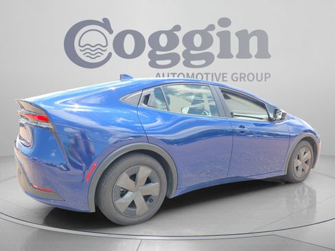 Used 2024 Toyota Prius LE FWD image 5