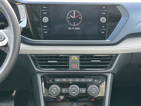 Used 2024 Volkswagen Taos SE image 27