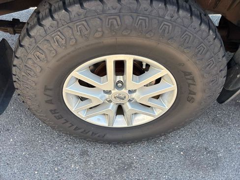 Used 2014 Nissan Frontier SV w/ SV Value Truck Package AWD/4WD image 20