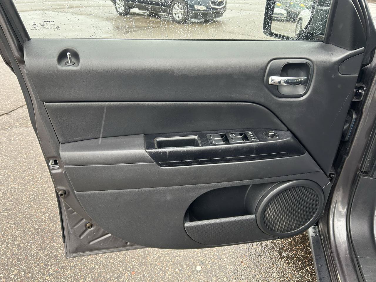 Used 2014 Jeep Patriot High Altitude FWD image 14