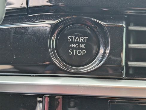 New 2025 Nissan Pathfinder SL image 16