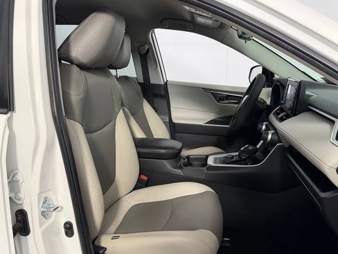 Used 2020 Toyota RAV4 XLE w/ XLE Grade Weather Package AWD/4WD image 30