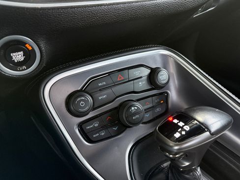 Used 2020 Dodge Challenger SXT RWD image 15