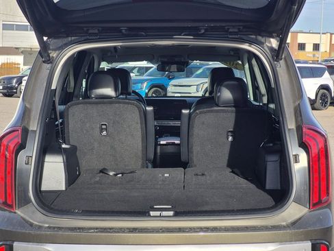 Used 2025 Kia Telluride S image 16