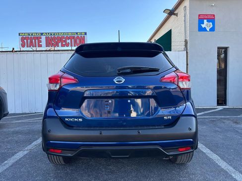 Used 2020 Nissan Kicks SR w/ SR Premium Package image 4