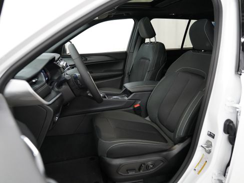 New 2026 Jeep Grand Cherokee Laredo X AWD/4WD image 4