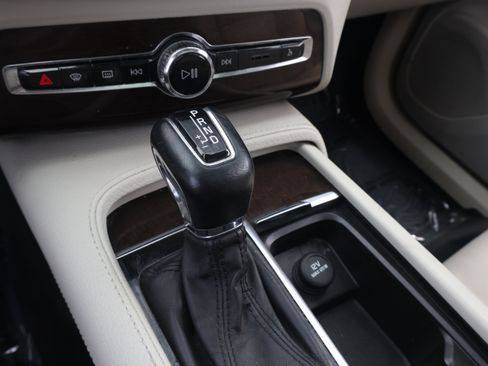 Used 2017 Volvo XC90 T6 Momentum w/ Vision Package AWD/4WD image 11