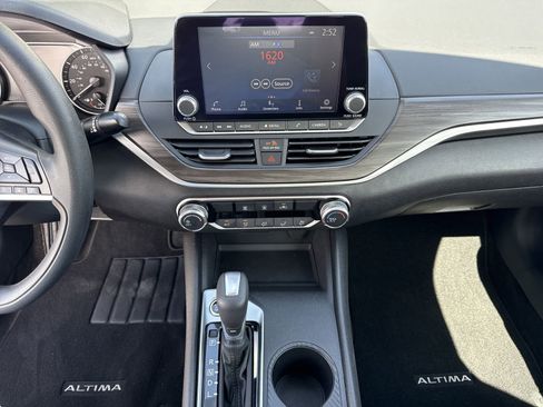Used 2025 Nissan Altima 2.5 SV image 27