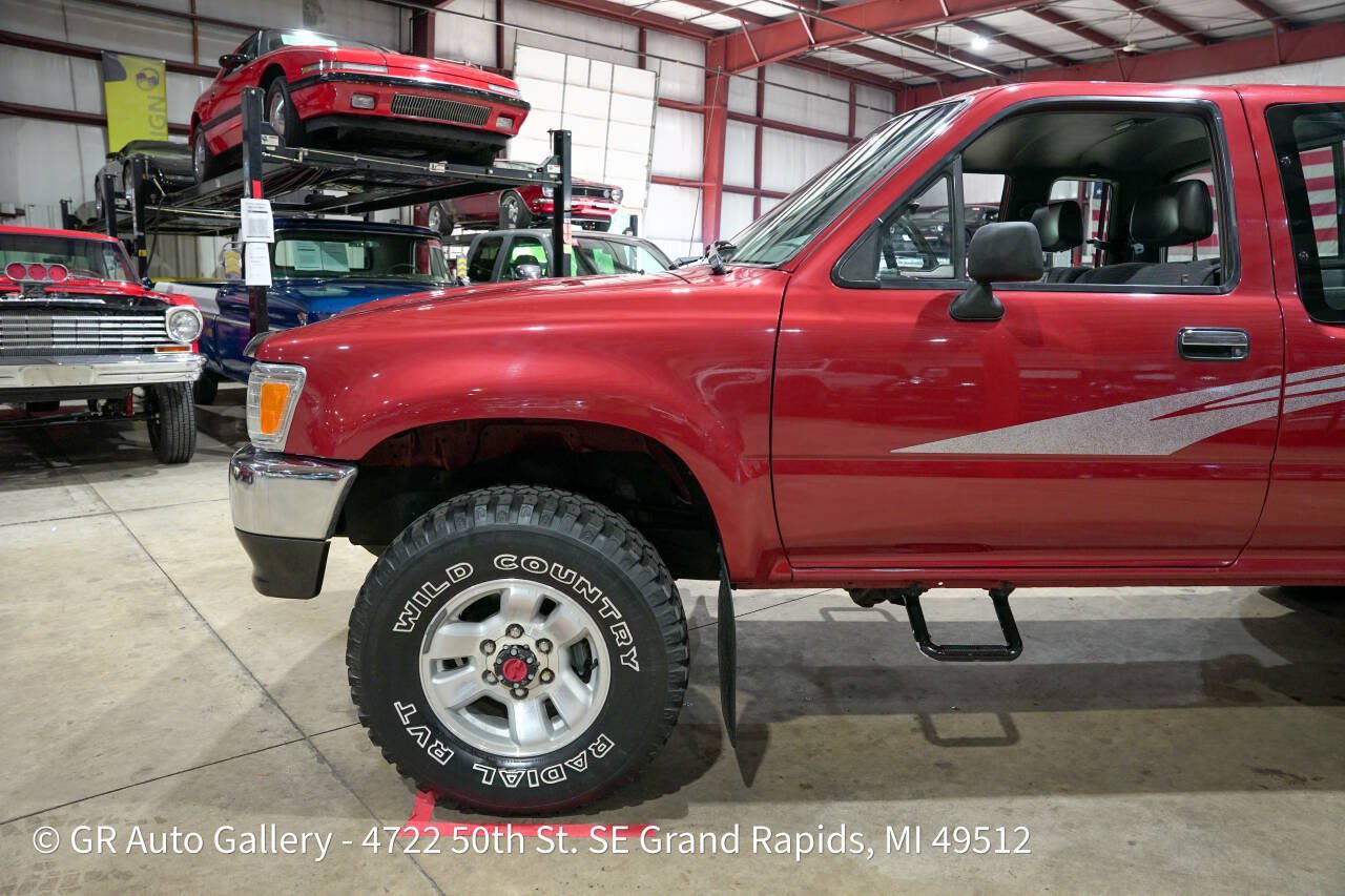 Used 1993 Toyota Pickup Deluxe AWD/4WD image 3
