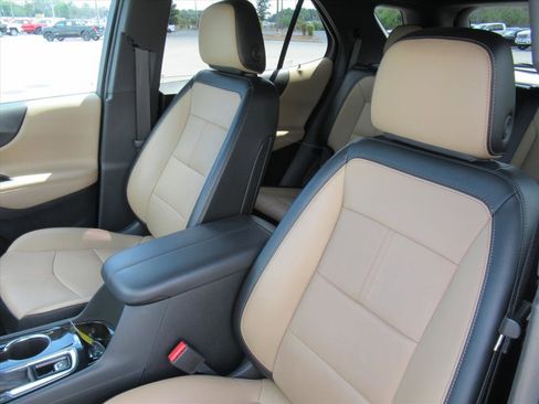 Used 2023 Chevrolet Equinox Premier image 17