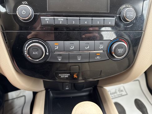 Used 2015 Nissan Rogue S AWD/4WD image 4