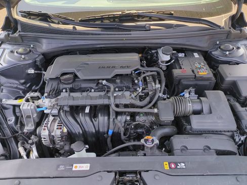 Used 2025 Hyundai Elantra SEL FWD image 35