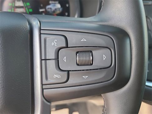 Used 2024 GMC Yukon XL SLT image 31