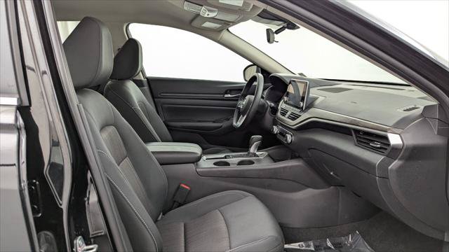 Used 2025 Nissan Altima 2.5 SV FWD image 19