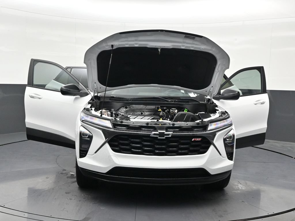 Used 2025 Chevrolet Trax RS FWD image 36