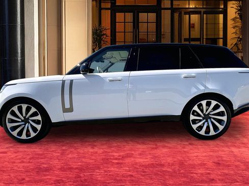 New 2026 Land Rover Range Rover Long Wheelbase SE AWD/4WD image 2