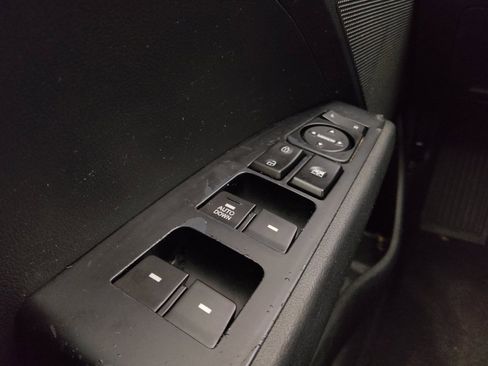 Used 2019 Hyundai Elantra SE w/ Cargo Package image 27